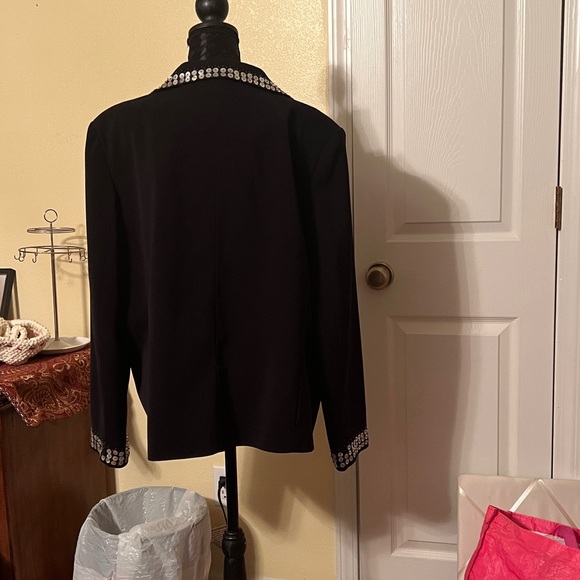 Elegant Black Jacket with Silver Accents - Picture 4 of 4